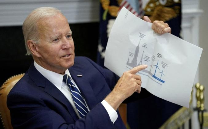Joe Biden holds up a wind turbine size comparison, Washington
